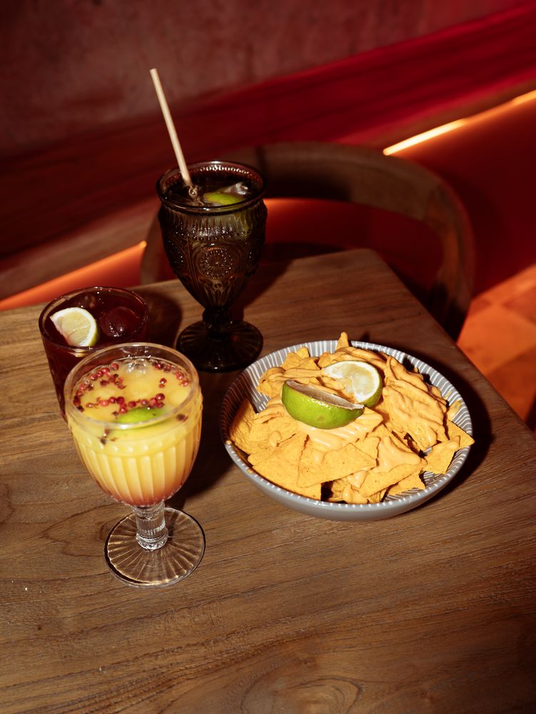Nachos cheddar et cocktails