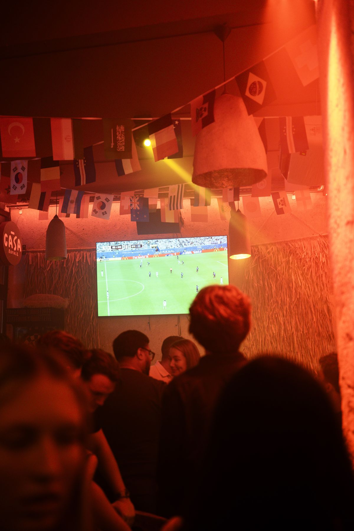 Match sur écran géant à la Casa